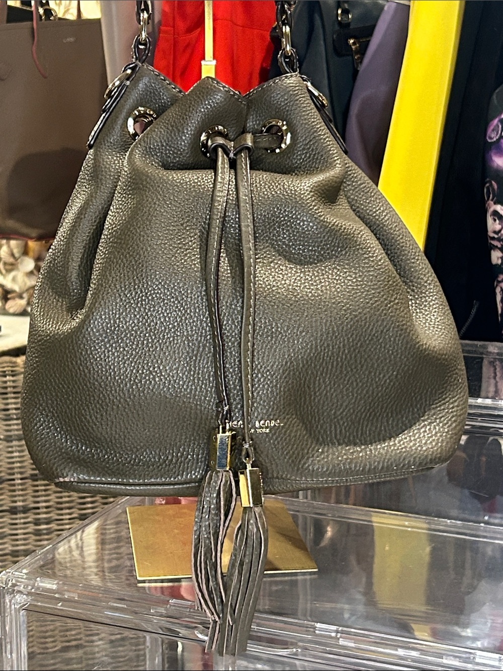 henri bendel olive green pebbled leather drawstring hobo 10”x 5.75”x 11.5” EUC